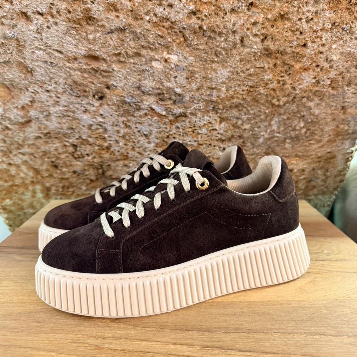 Raudleder Sneaker mit geriffelter Sohle