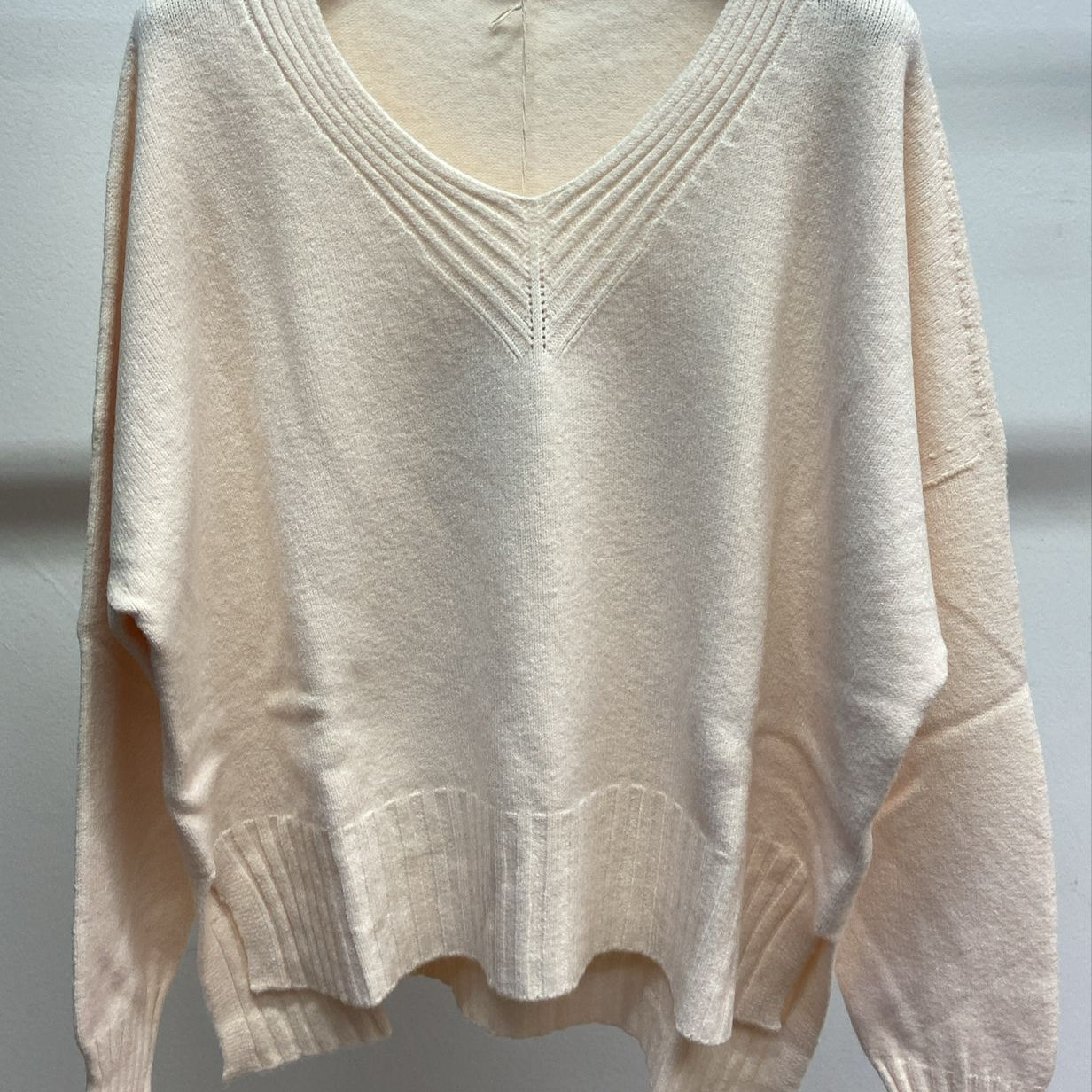 feiner Pullover mit V-Ausschnitt