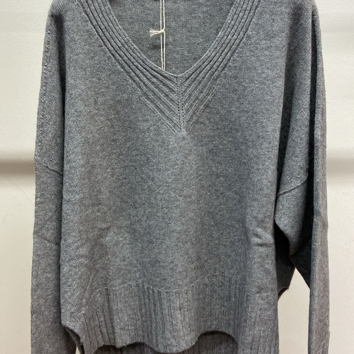 feiner Pullover mit V-Ausschnitt