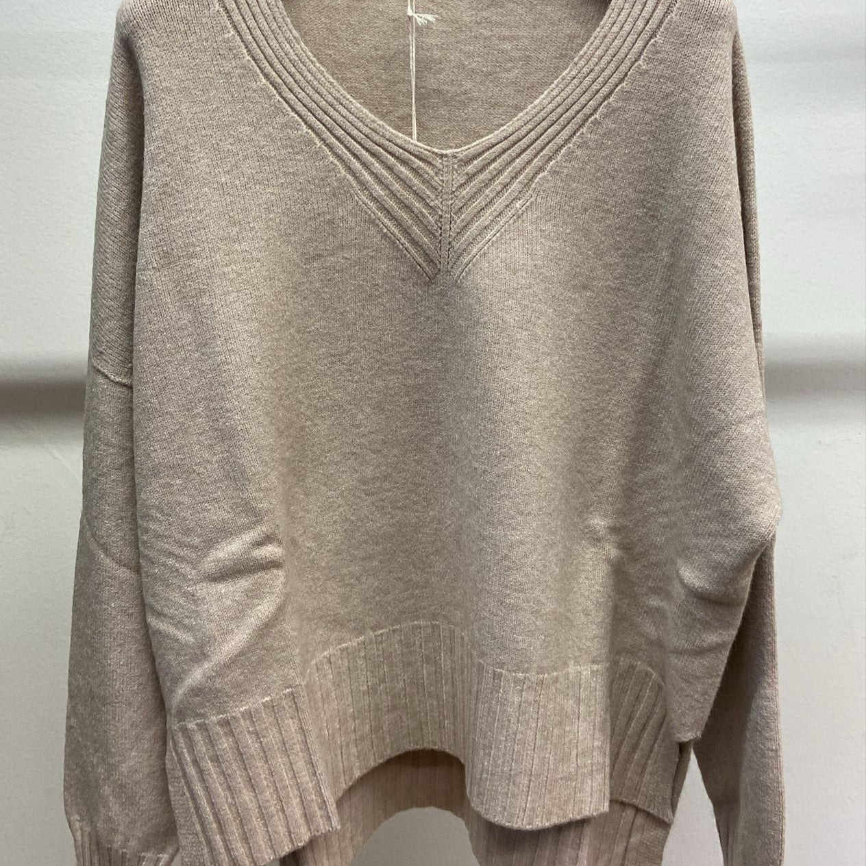 feiner Pullover mit V-Ausschnitt
