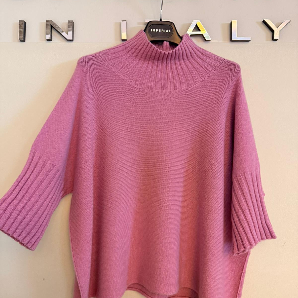 Weicher Pullover mit geripptem Stehkragen