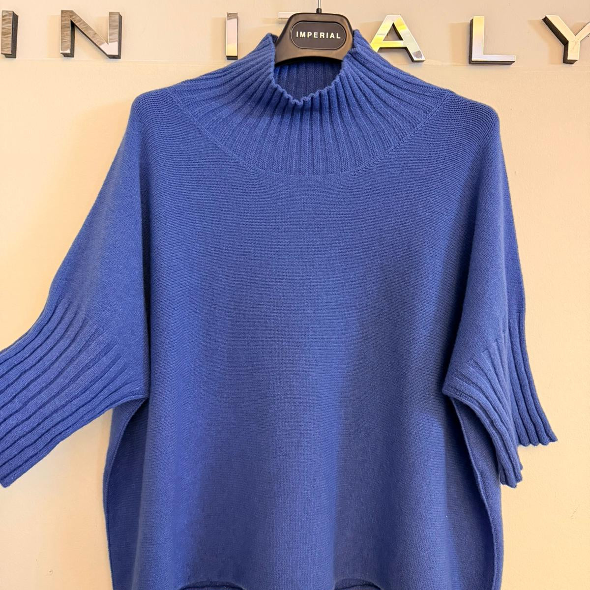 Weicher Pullover mit geripptem Stehkragen