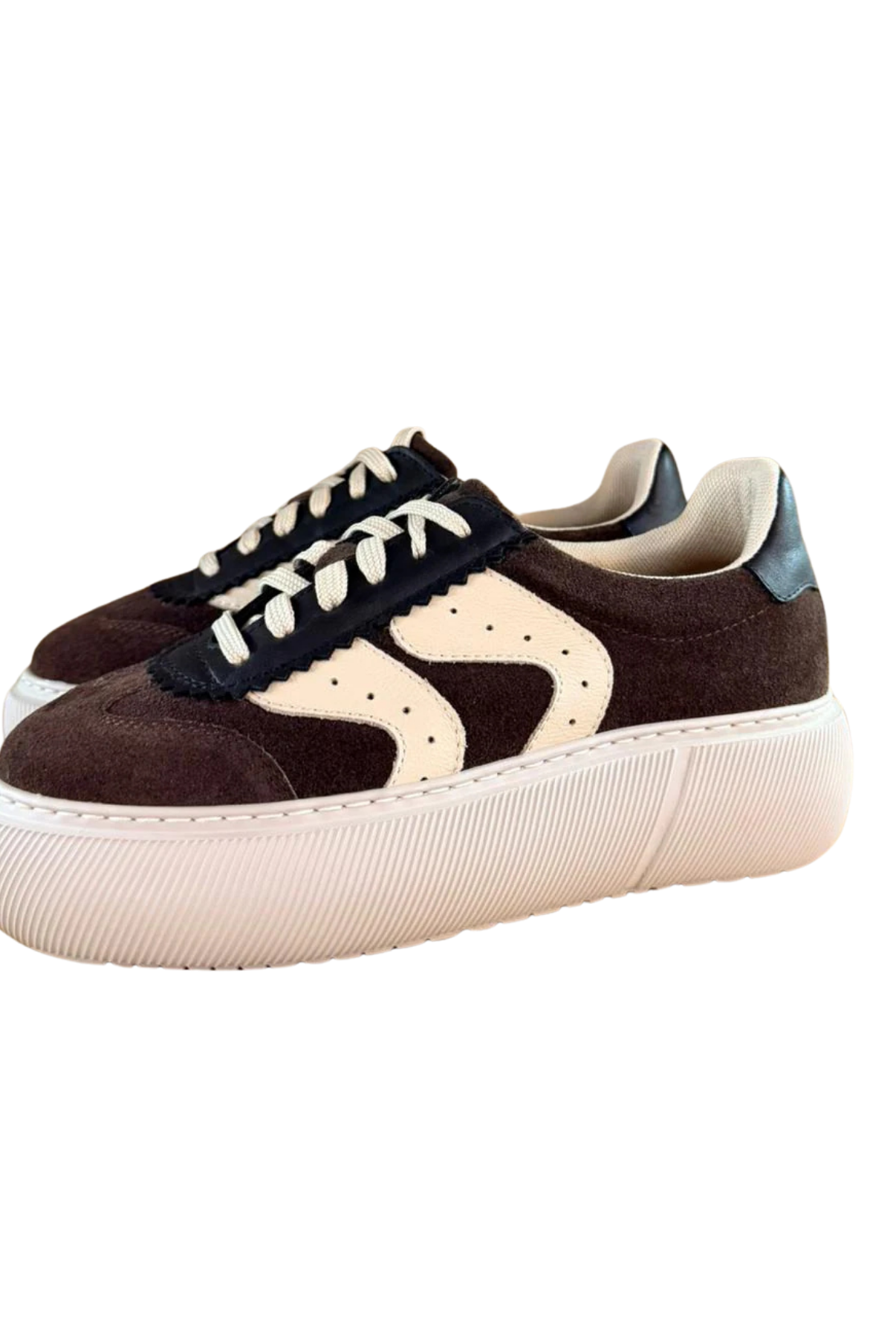 Brauner Damen Sneaker aus Wildleder mit Plateausohle – Boutique C5 Salzburg