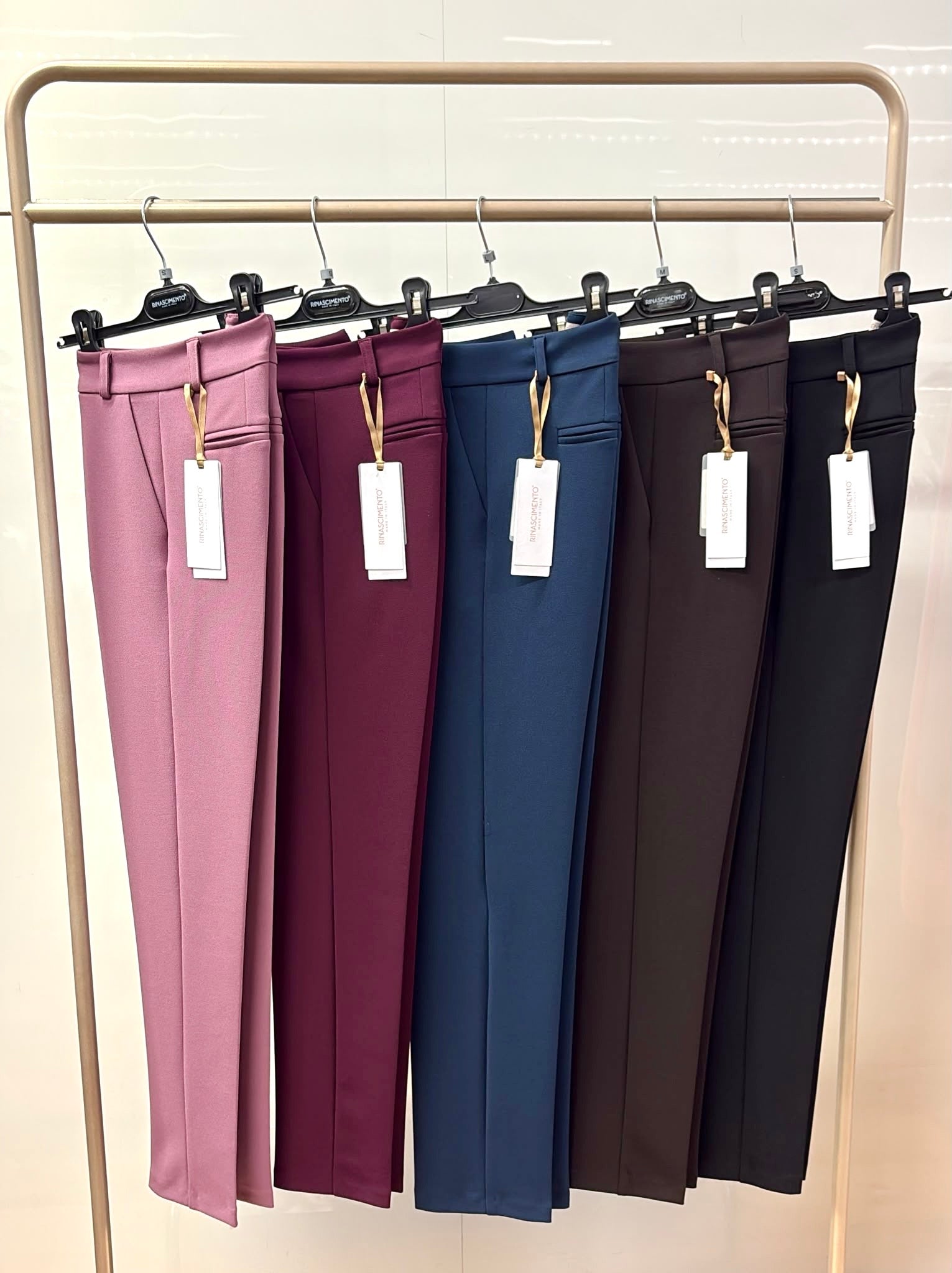 dunkelbraune Hose Damen, elegante Hose Damen, Business Hose Damen, Stoffhose Damen, Hose mit Bügelfalte, schmale Hose Damen, elegante Damenmode, italienische Mode, Boutique C5