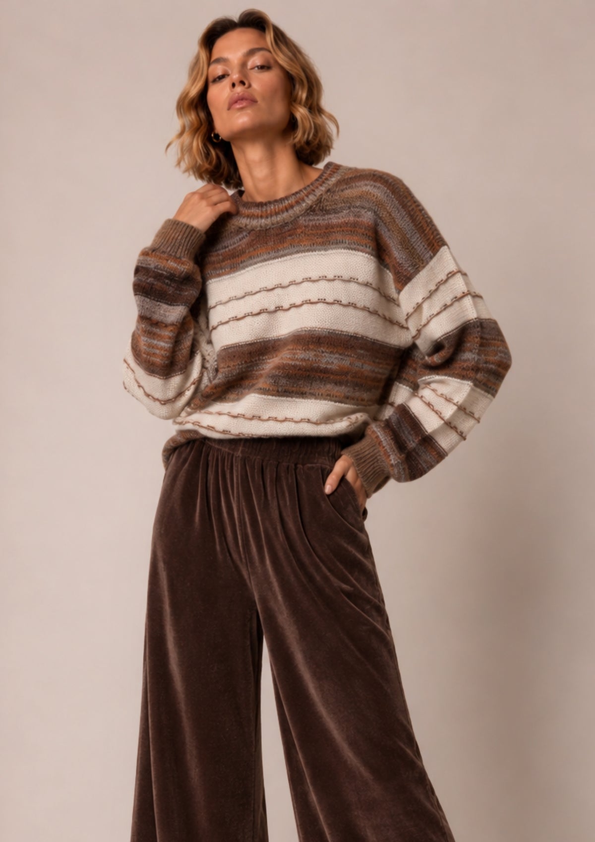  Gestreifter Strickpullover Alba von Lokita in Braun und Creme mit Alpaka