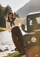 Strickpullover mit passendem Bandana-Schal und Streifenmuster