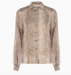 Beige Leo Bluse mit Animal Print an Model getragen, elegante fließende Bluse
