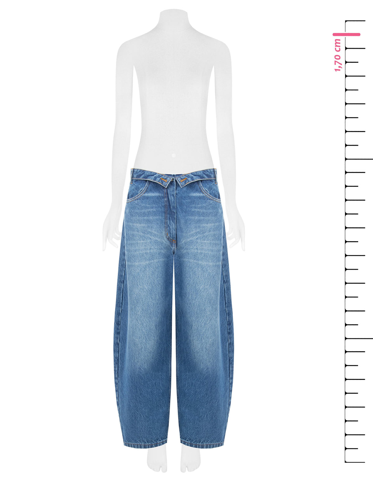 Damenjeans im Mom Fit mit niedrigem Bund und weitem Bein aus 100 % recycelter Baumwolle 