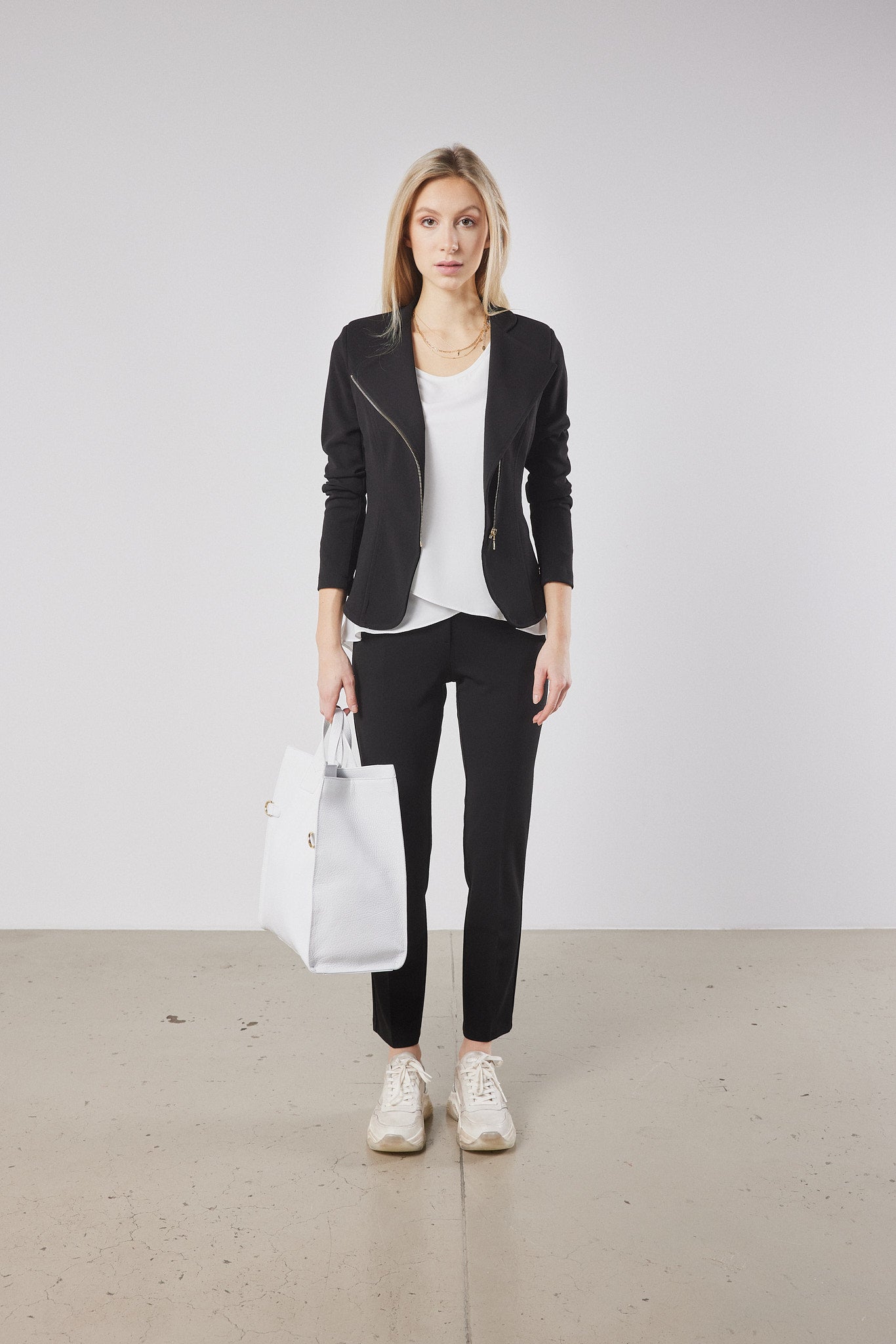 Rinascimento-kauflokal-altstadt-naturfaser-outfit-instagram-c5rinascimento-shopping-onlineshopping-salzburg-c5-OOTD-austria-madeinitaly-fashion-salzburgkauftlokal-Casual-Comfy-Cozy-sommer-summer-model-instagram-neue-kollektion-2021